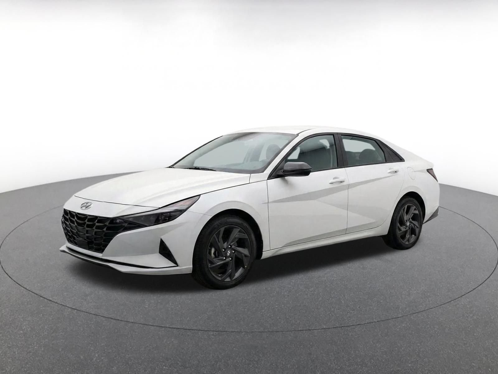 Used 2026 Hyundai Elantra Sport FWD image 3