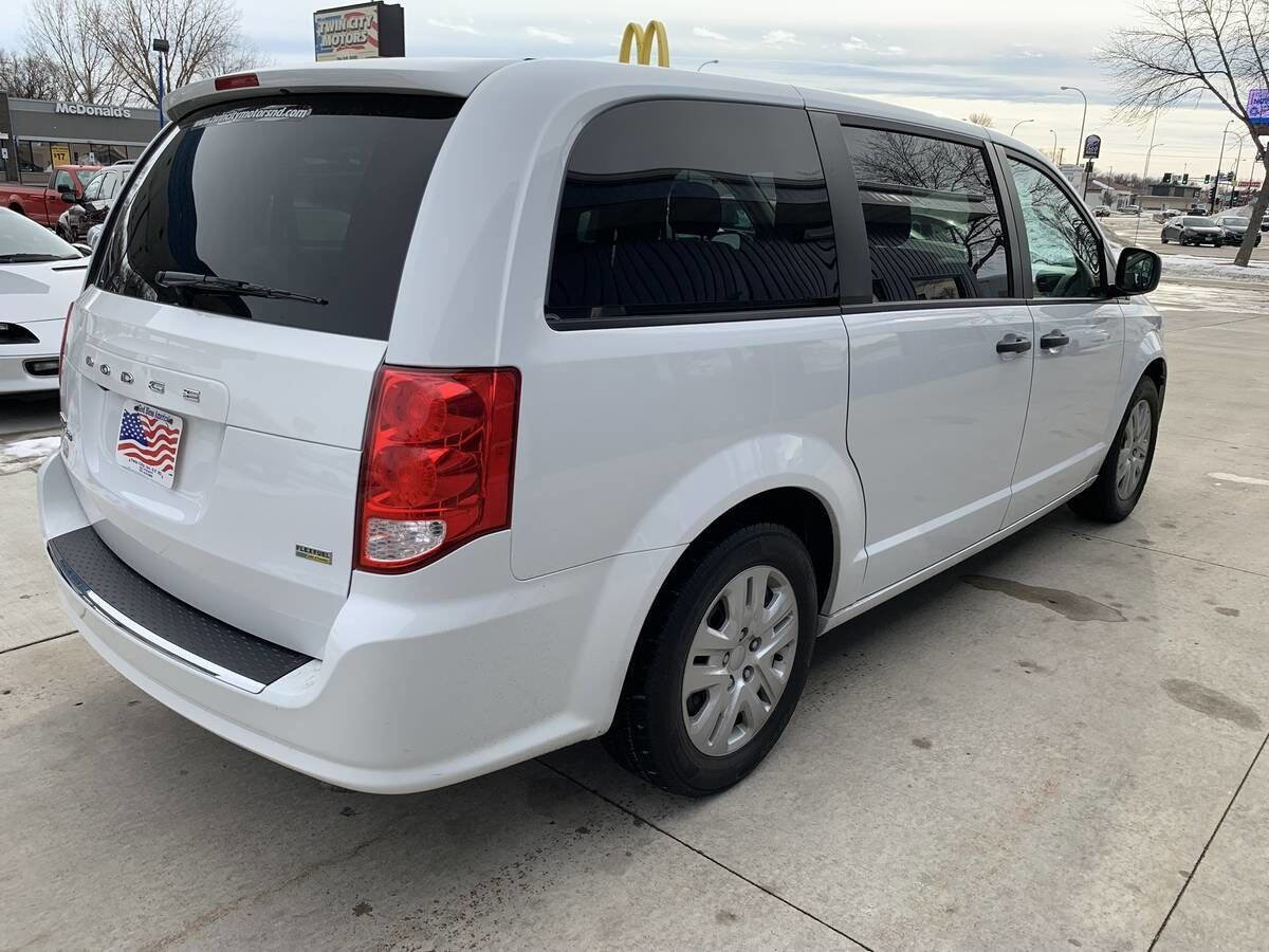 Used 2019 Dodge Grand Caravan SE w/ UConnect Hands-Free Group image 6