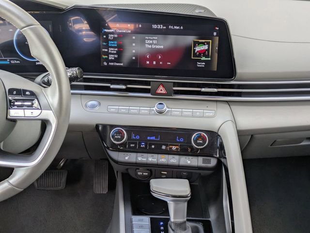 Used 2025 Hyundai Elantra SEL image 18
