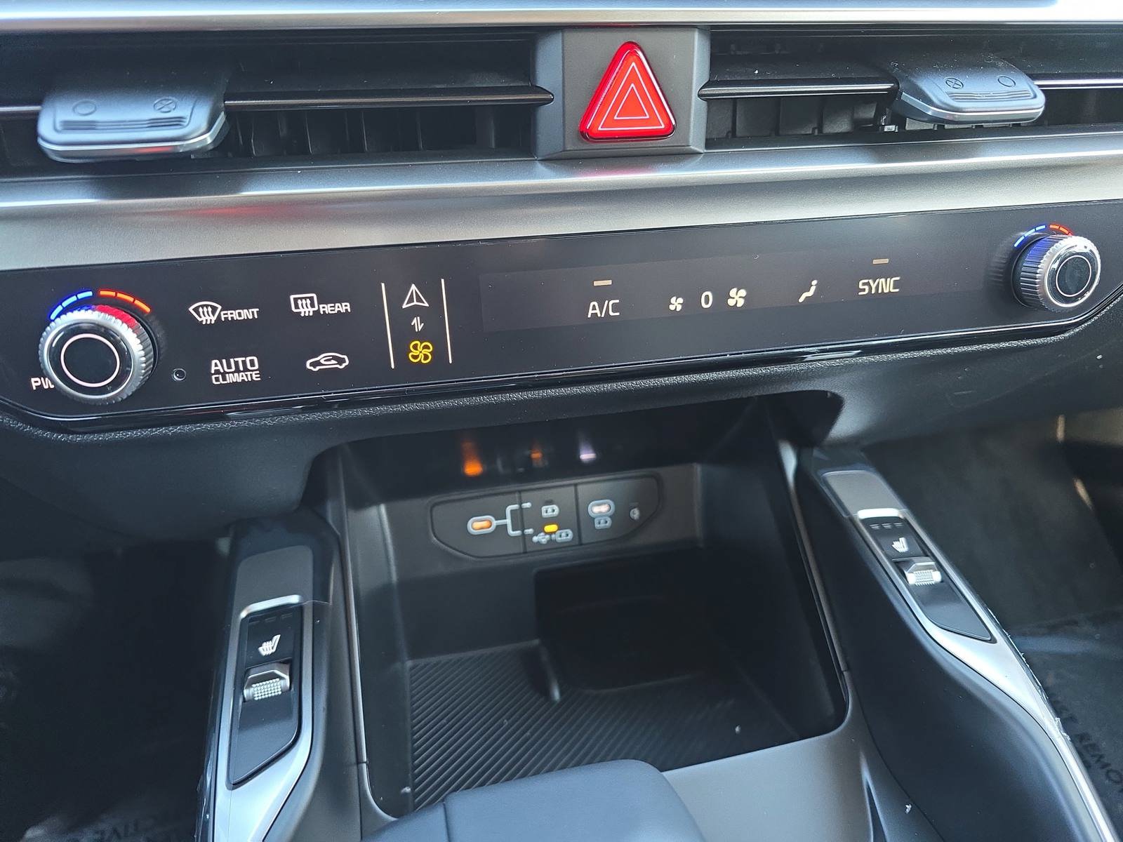 New 2026 Kia Sorento S w/ S Panoramic Sunroof Package FWD image 23