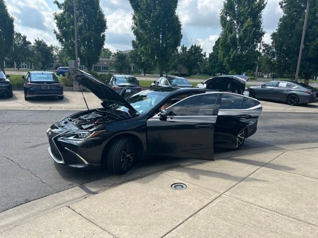 Certified 2023 Lexus ES 250 w/ Premium Package AWD/4WD image 11