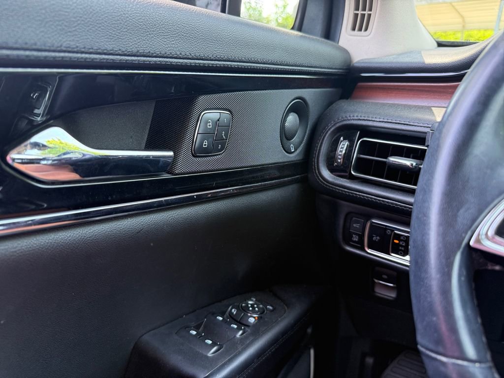 Used 2023 Lincoln Nautilus Reserve w/ Equipment Group 201A FWD image 18