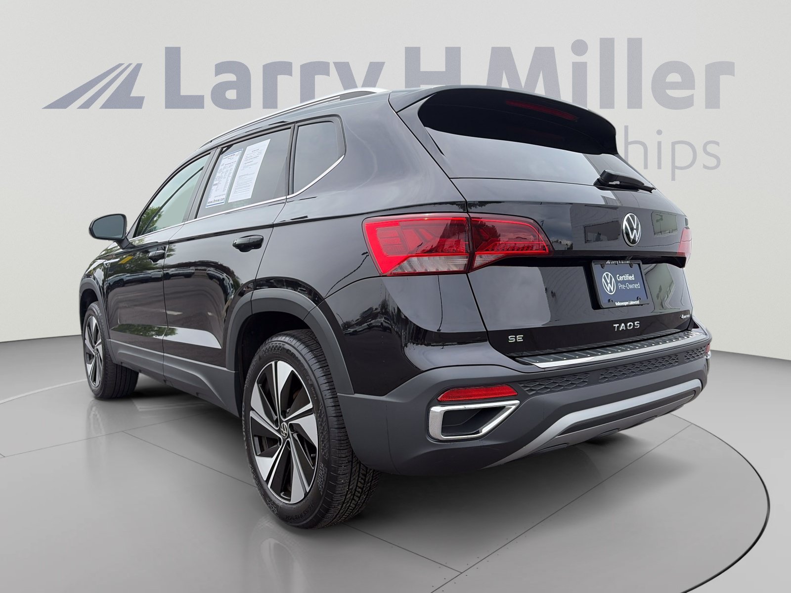 Certified 2024 Volkswagen Taos SE AWD/4WD image 7