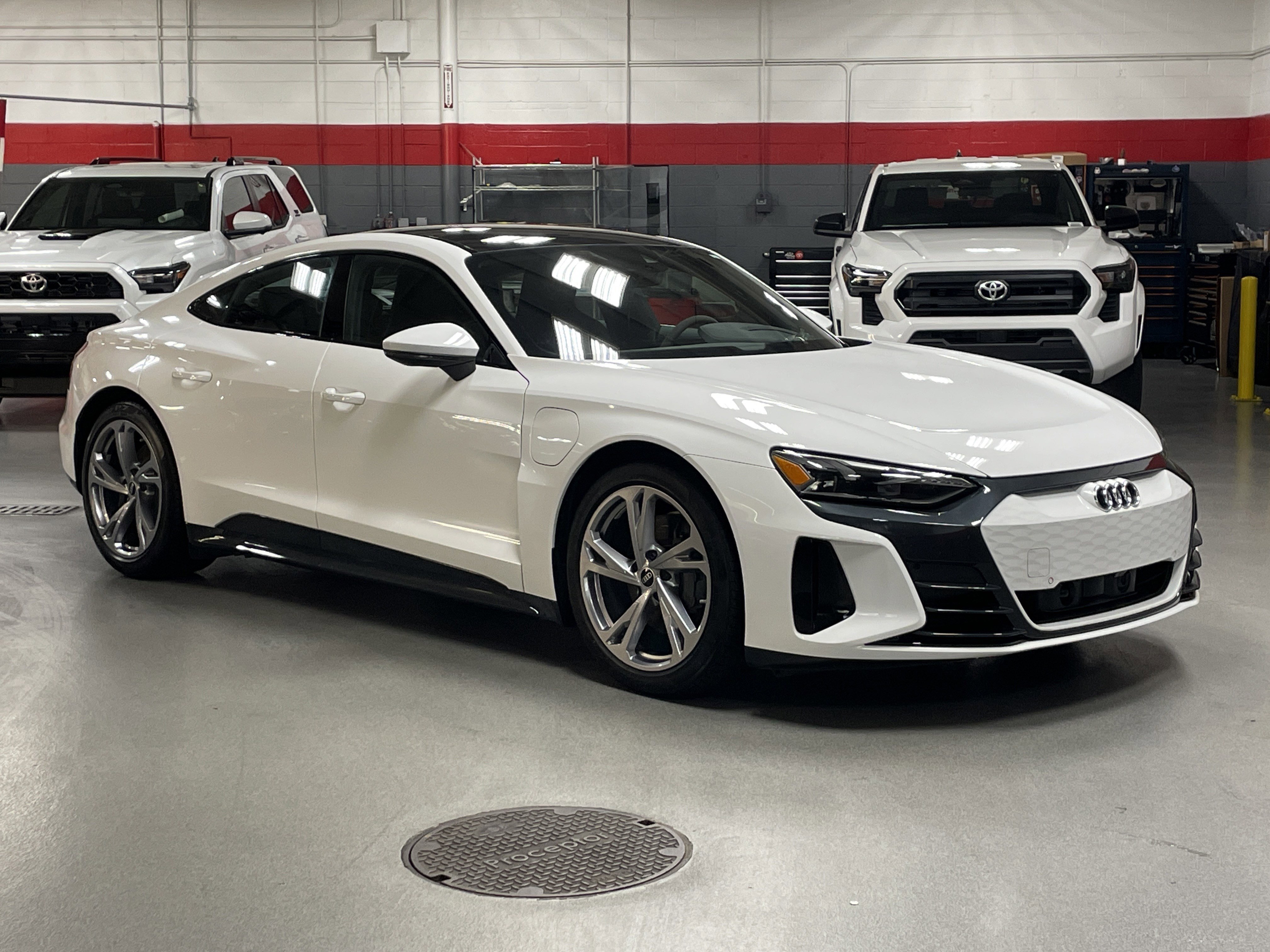 Used 2023 Audi e-tron GT Premium Plus image 3