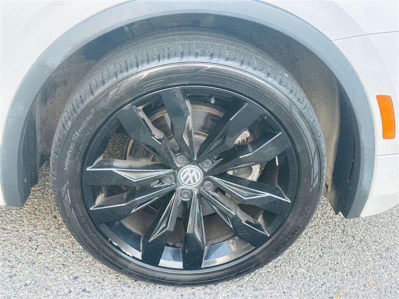 Used 2021 Volkswagen Tiguan SE R-Line image 15