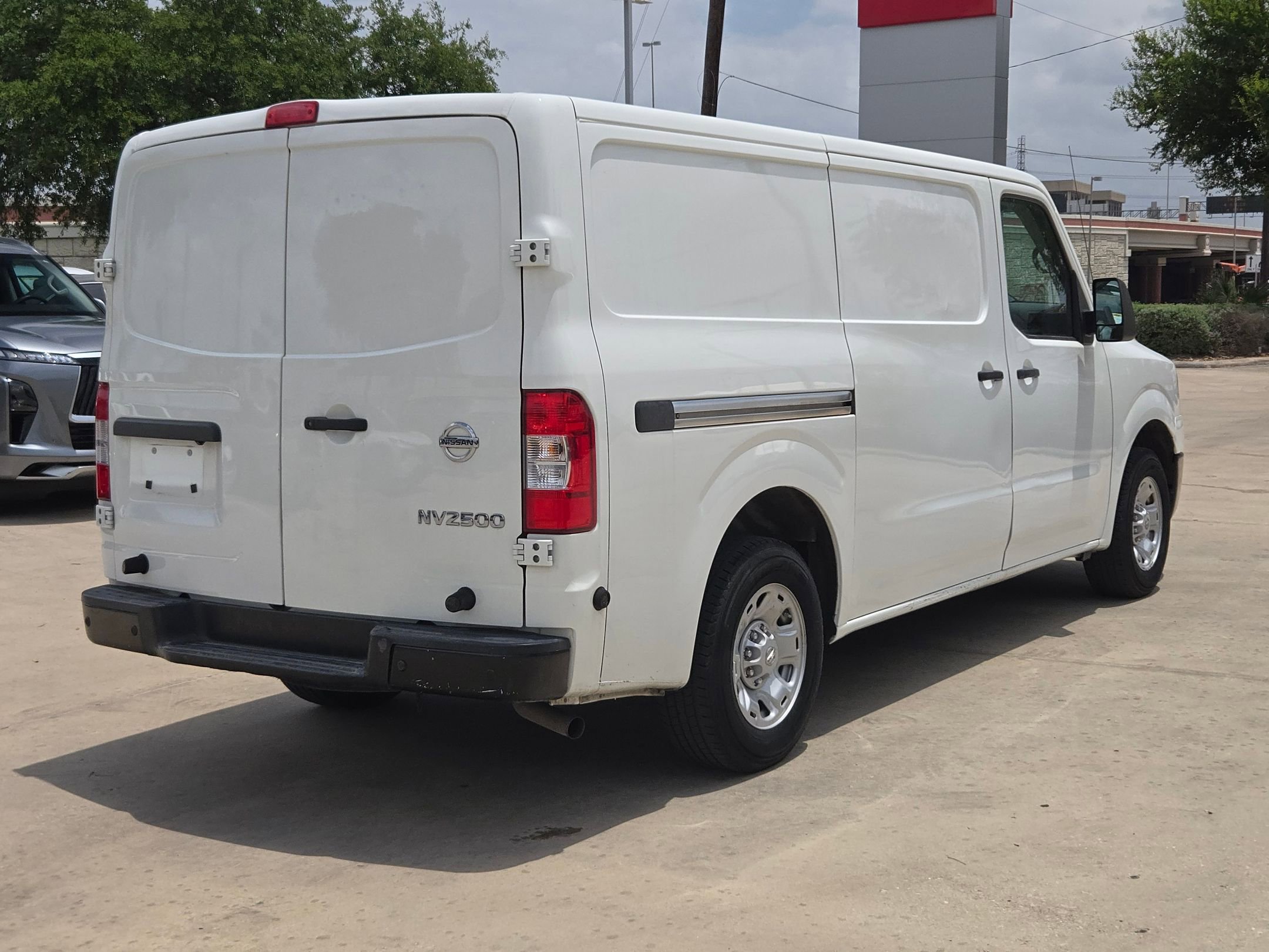 Used 2021 Nissan NV 2500 SV RWD image 3