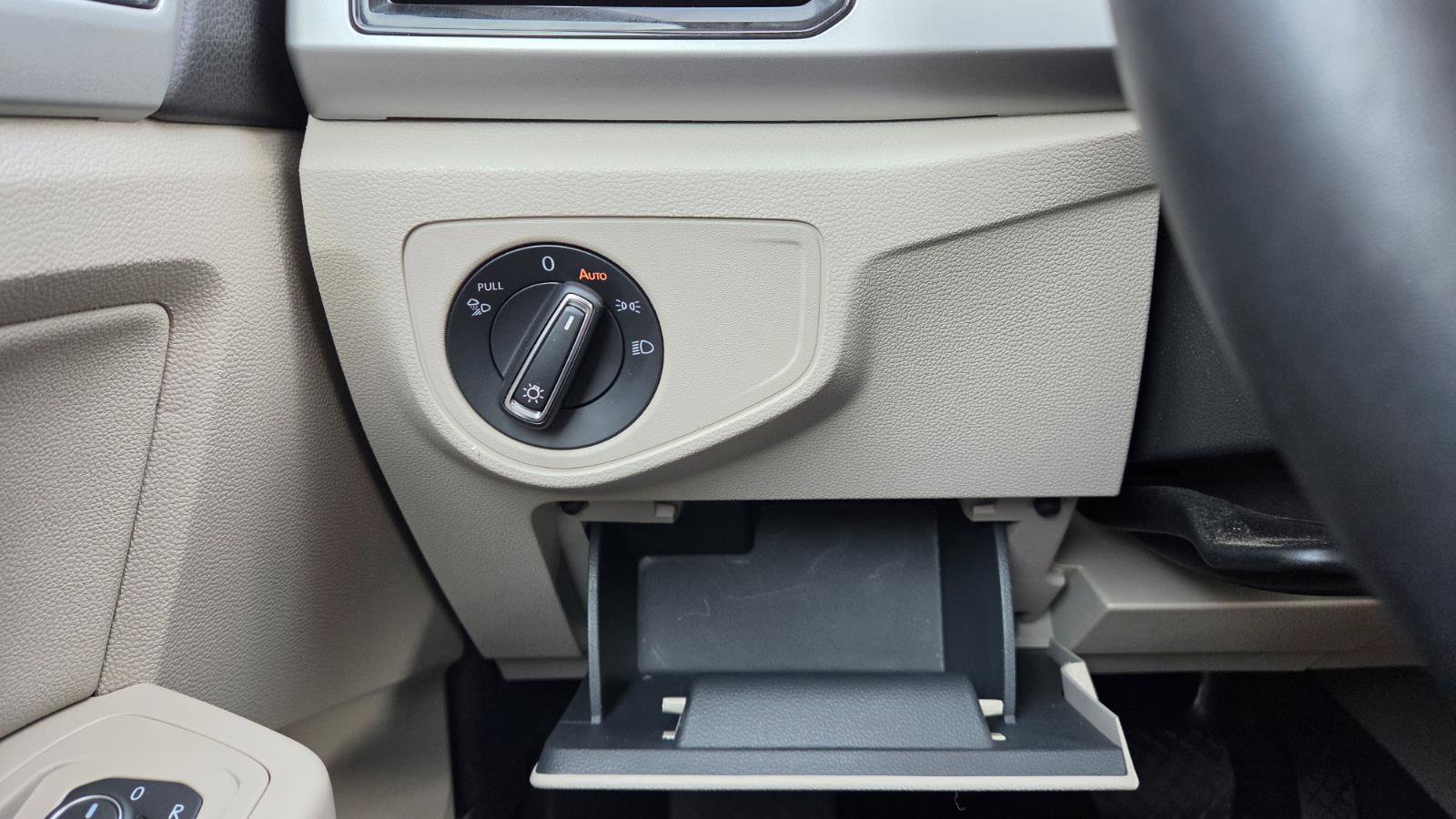 Certified 2022 Volkswagen Atlas SE image 8