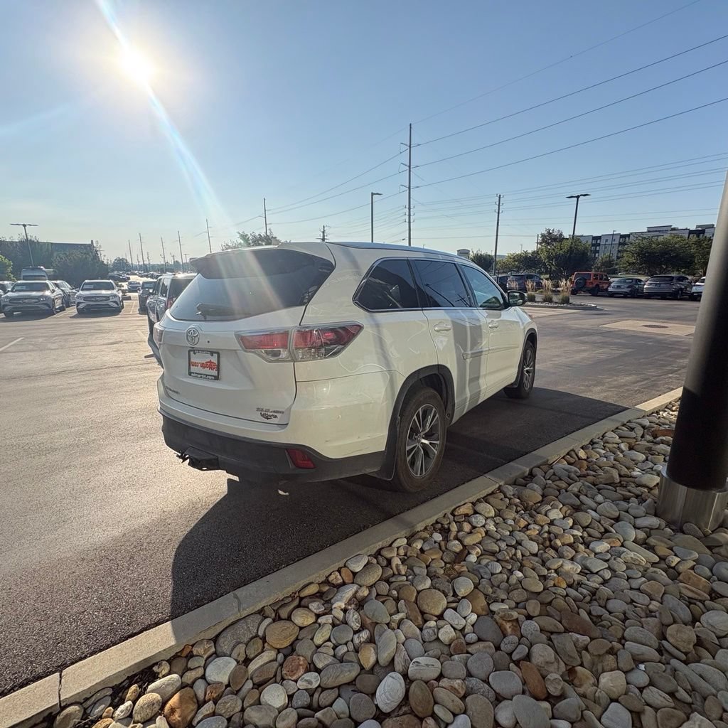 Used 2016 Toyota Highlander XLE AWD/4WD image 6