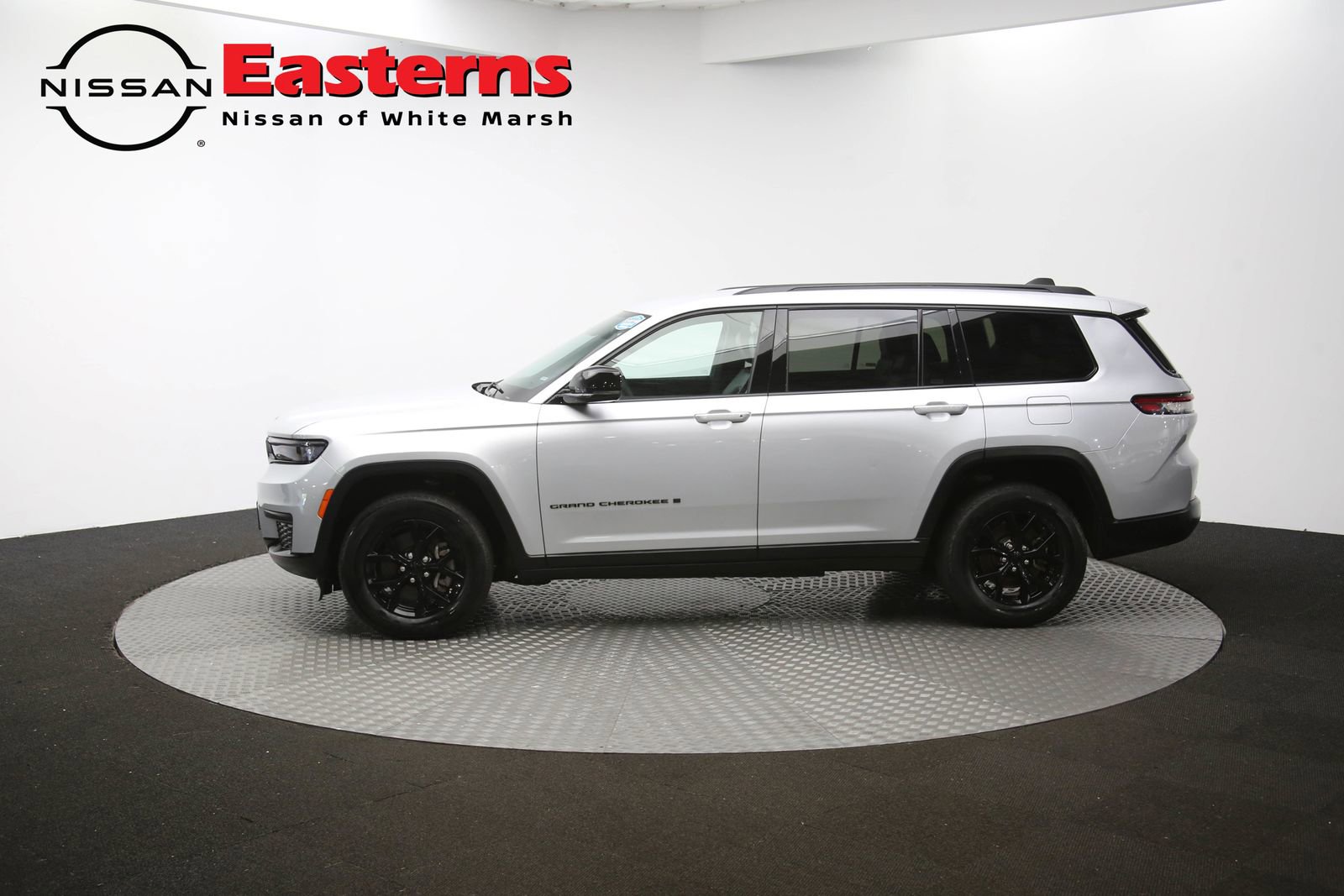 Used 2024 Jeep Grand Cherokee L Laredo image 78