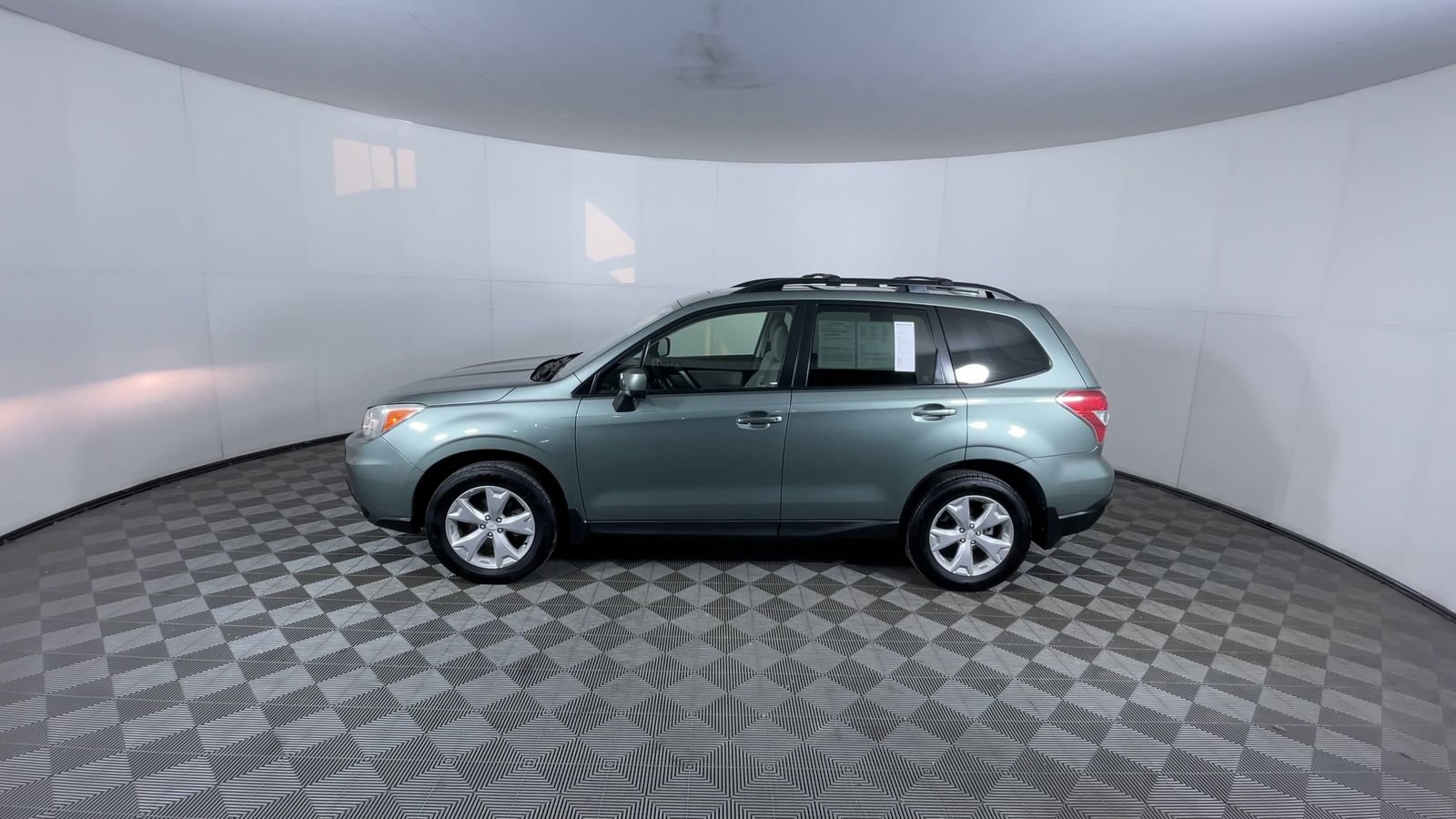 Used 2016 Subaru Forester 2.5i Premium AWD/4WD image 5