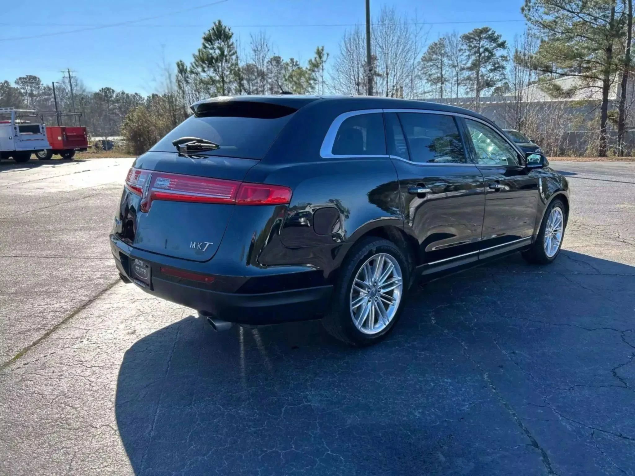 Used 2019 Lincoln MKT AWD image 7