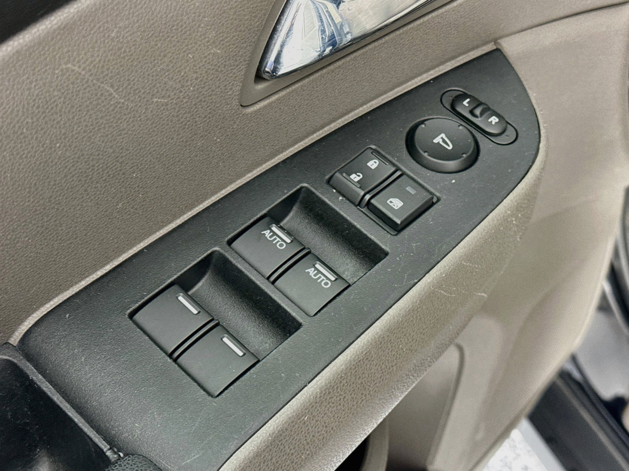 Used 2016 Honda Odyssey SE image 17