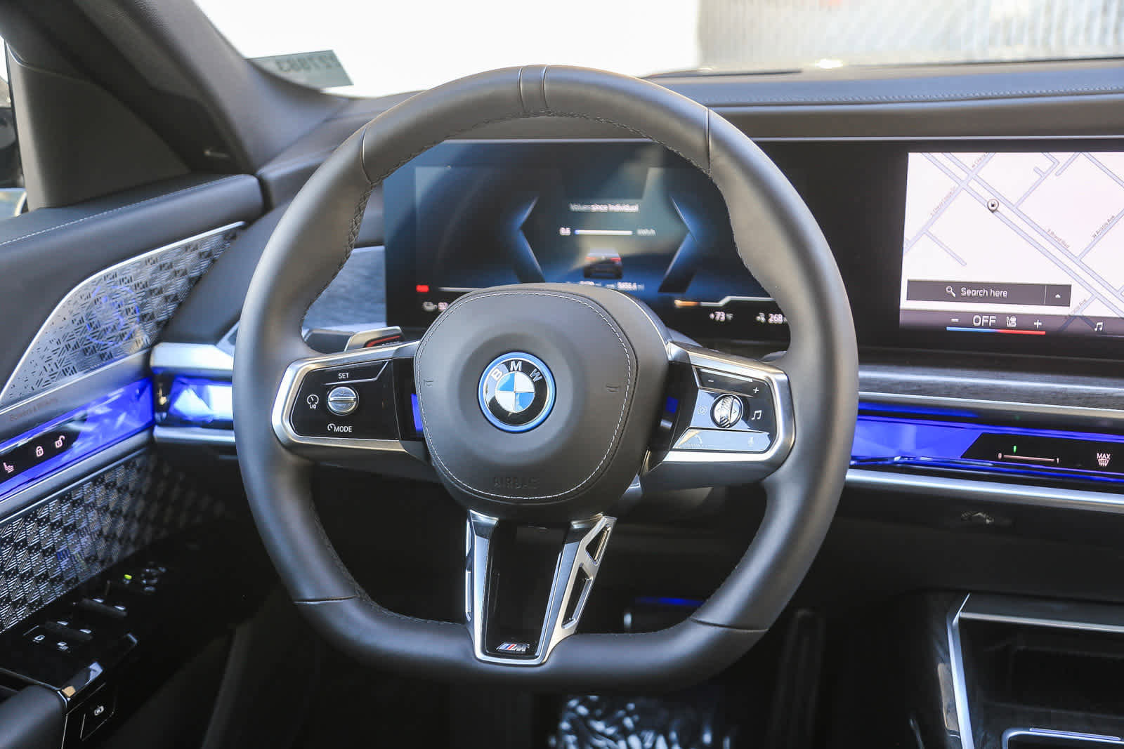 Used 2025 BMW i7 xDrive60 w/ Premium Package image 12