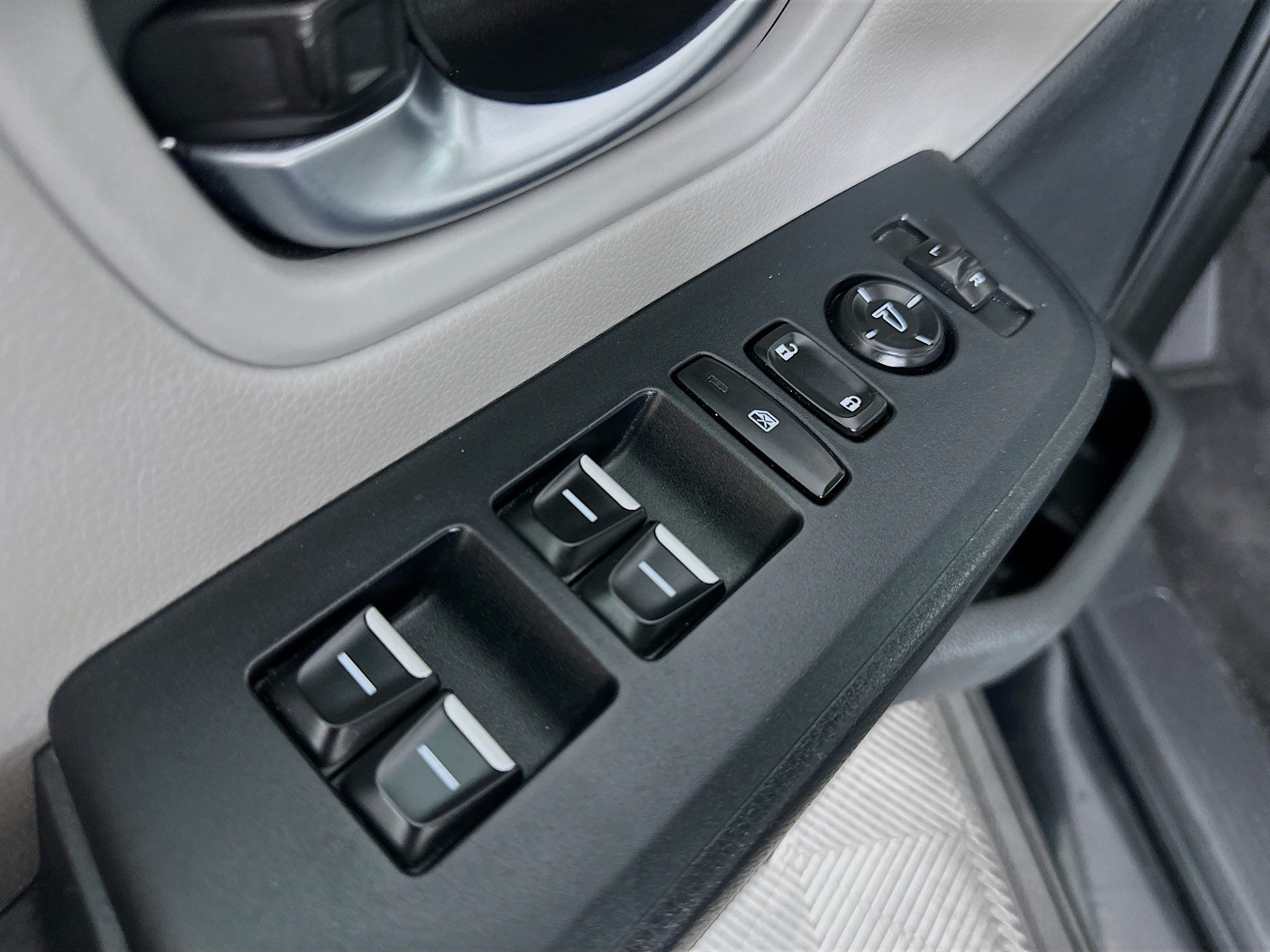 Used 2023 Honda Pilot LX image 13