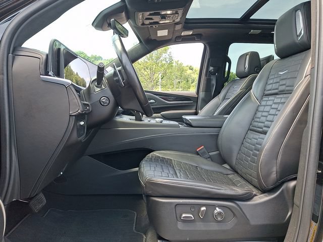 Used 2023 Cadillac Escalade ESV V w/ LPO, Floor Liner Package AWD/4WD image 12