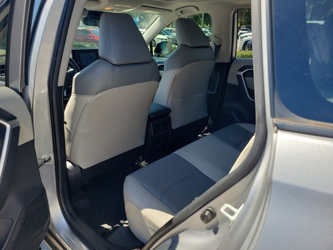 Used 2019 Toyota RAV4 XLE Premium w/ Cold Weather Package FWD image 11