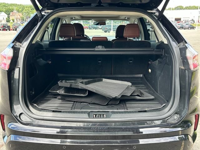 Used 2019 Ford Edge Titanium w/ Equipment Group 301A AWD/4WD image 14