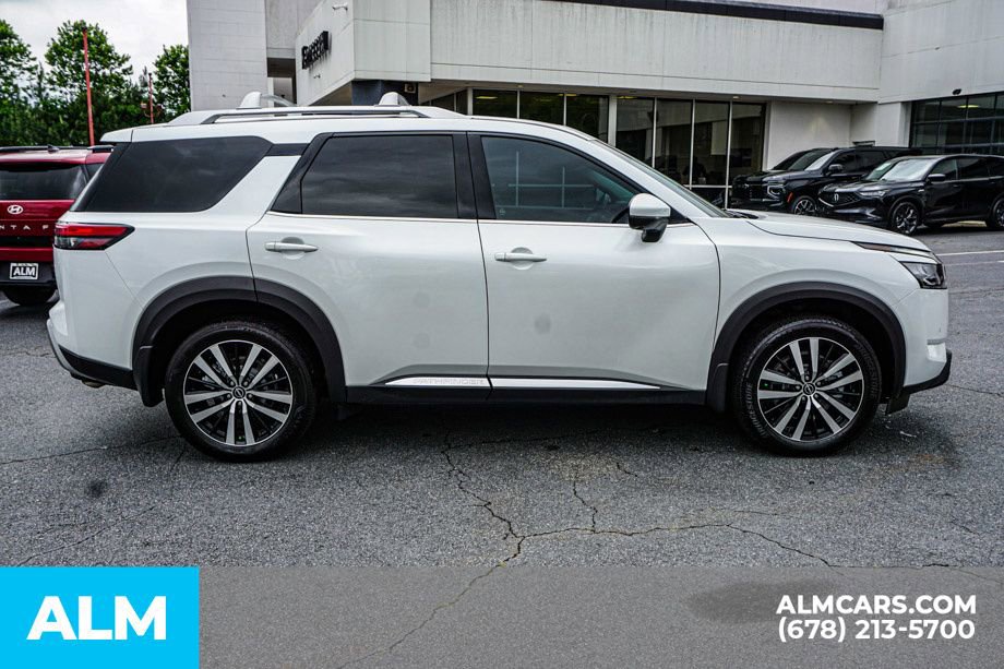 Used 2025 Nissan Pathfinder Platinum w/ Cargo Package AWD/4WD image 9