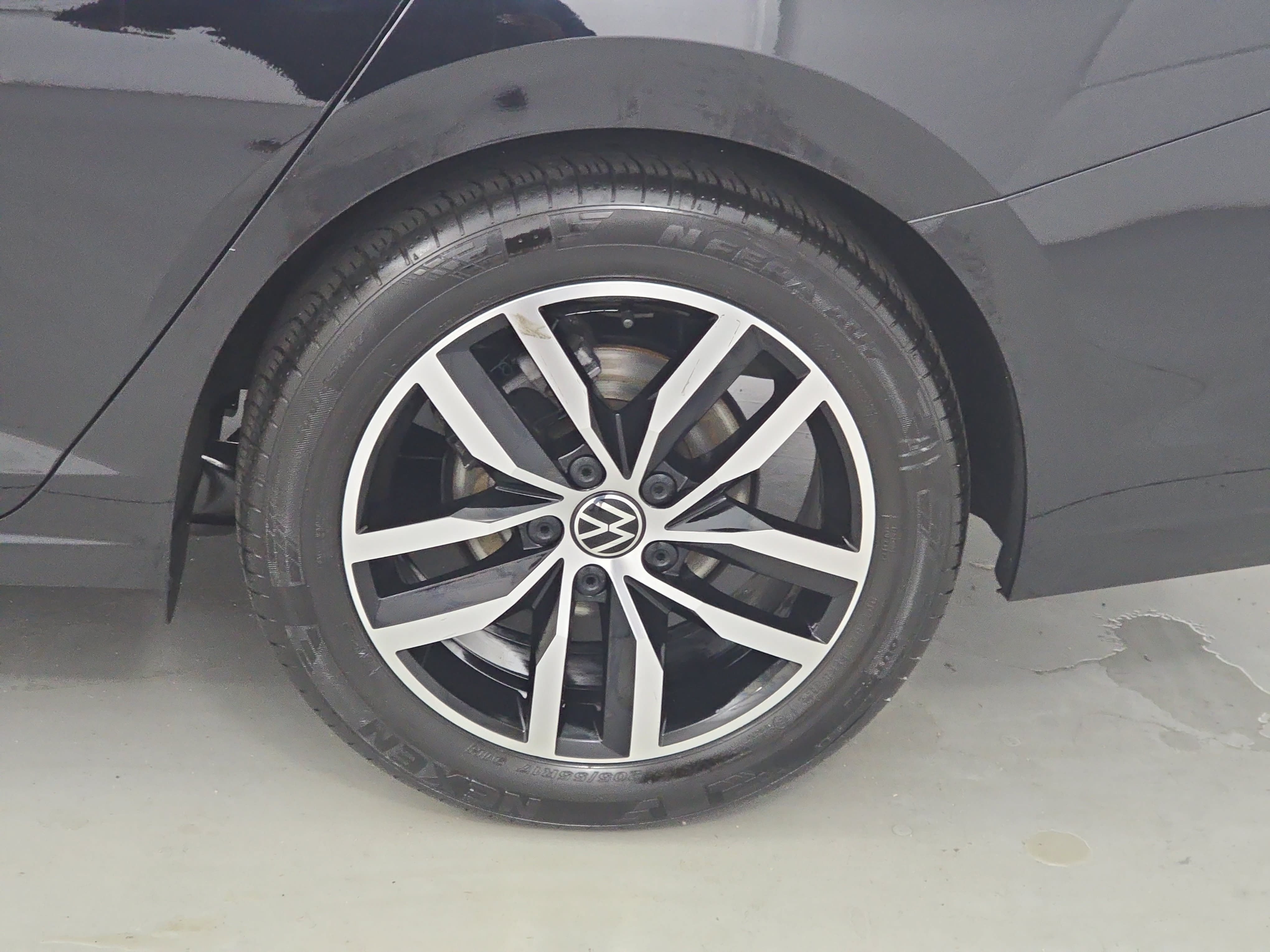 Certified 2025 Volkswagen Jetta SE FWD image 33