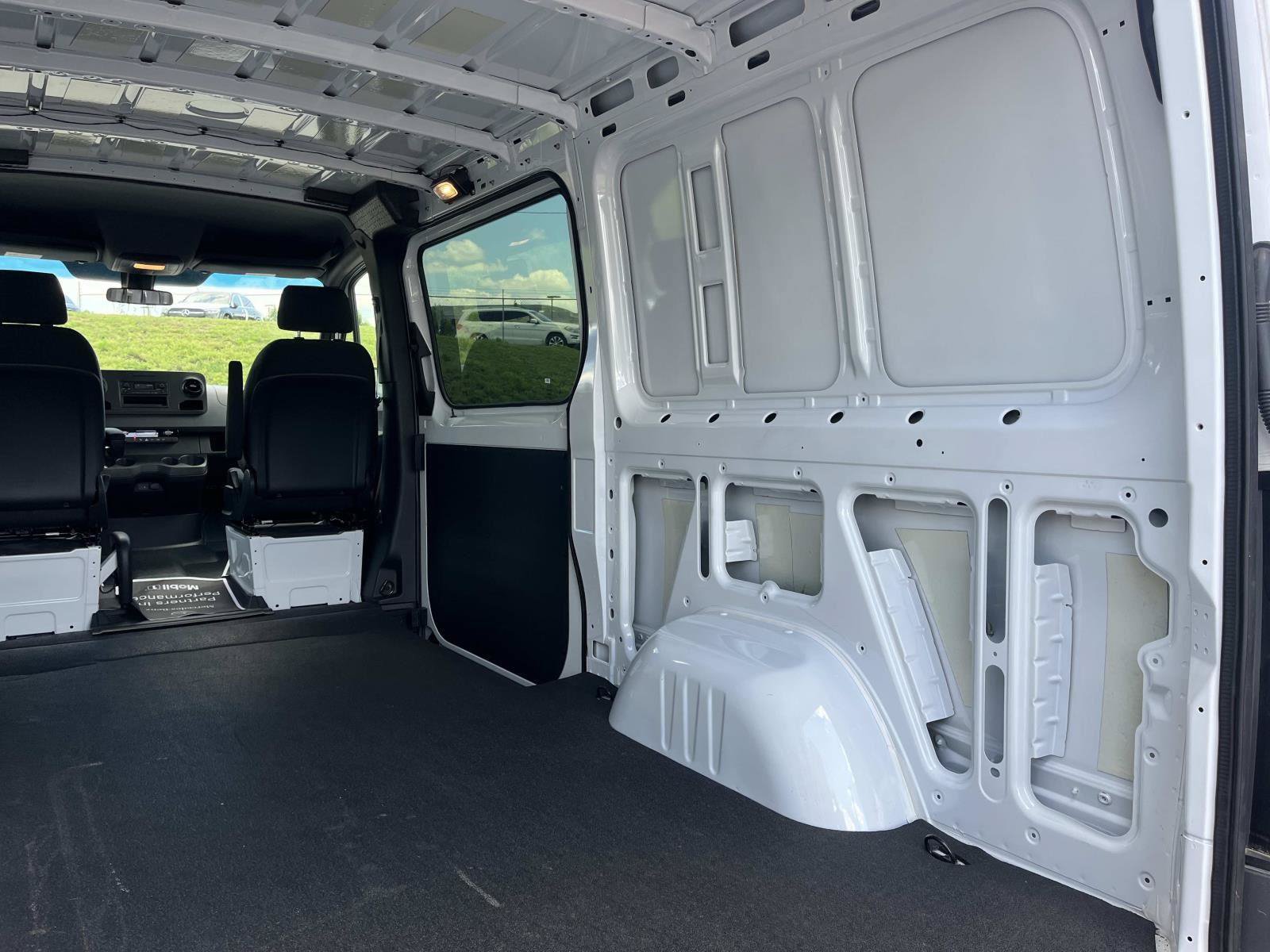 Used 2024 Mercedes-Benz Sprinter 2500 image 12