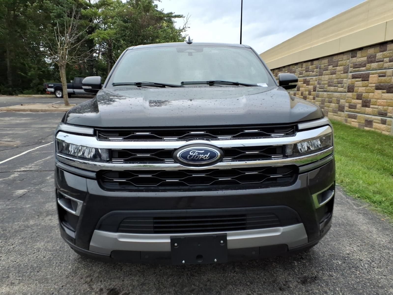Used 2024 Ford Expedition Max Limited AWD/4WD image 3
