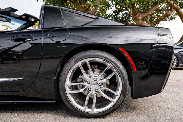 Used 2001 Chevrolet Corvette Coupe w/ Preferred Equipment Group1 image 7