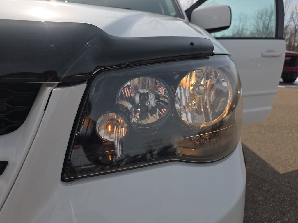 Used 2017 Dodge Grand Caravan GT image 34