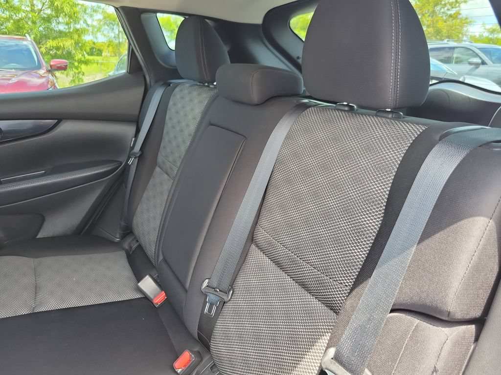 Used 2021 Nissan Rogue Sport SV FWD image 12