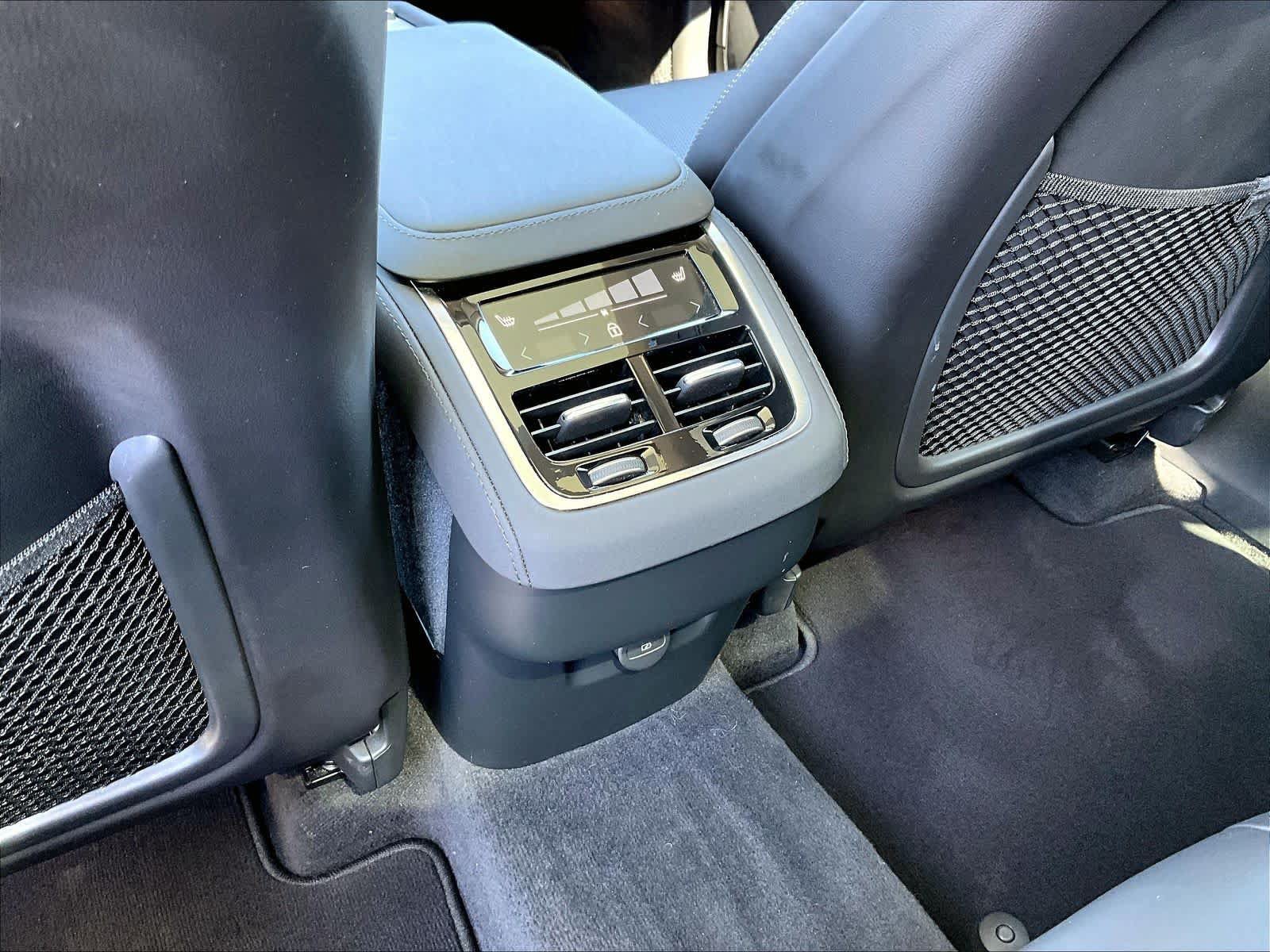 Used 2026 Volvo XC90 B6 Ultra w/ Protection Package AWD/4WD image 39