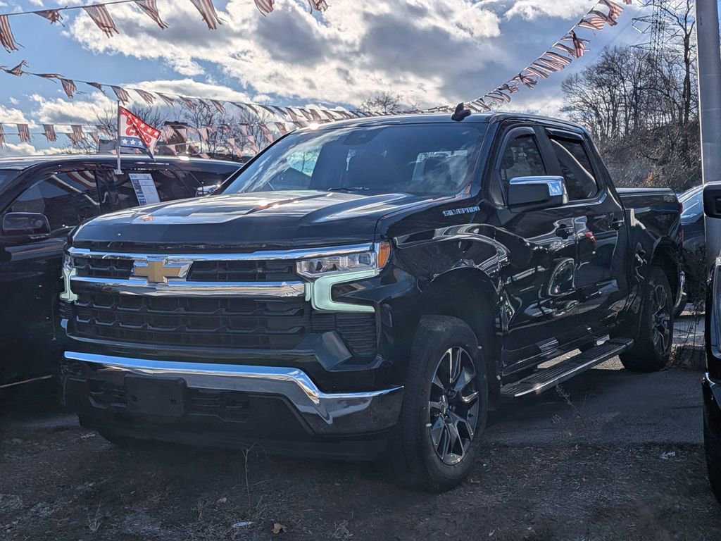 Used 2024 Chevrolet Silverado 1500 LT image 1