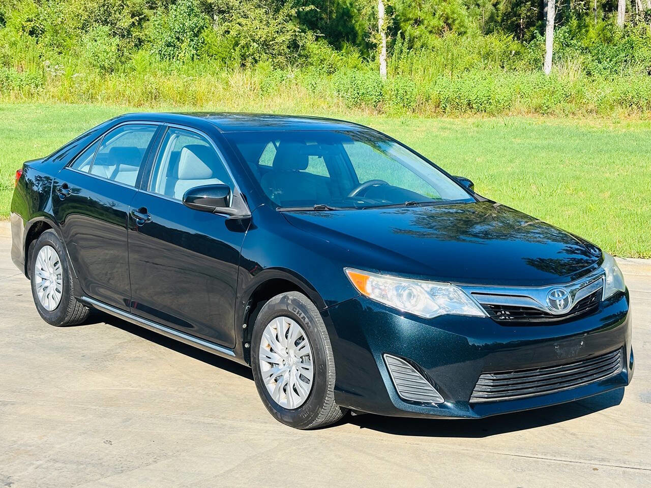 Used 2014 Toyota Camry LE image 3
