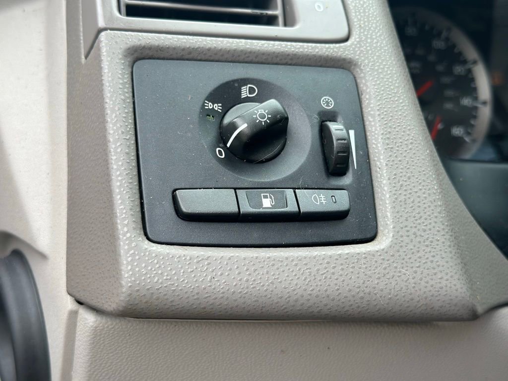 Used 2006 Volvo V50 2.4i FWD image 32