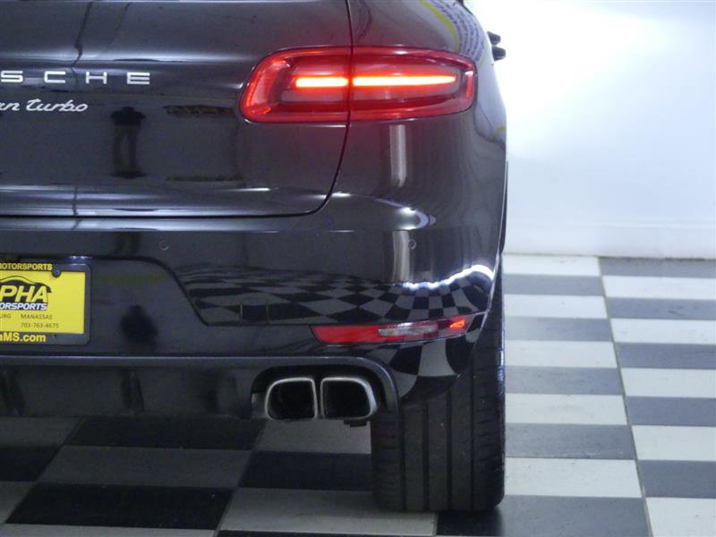 Used 2018 Porsche Macan Turbo image 32