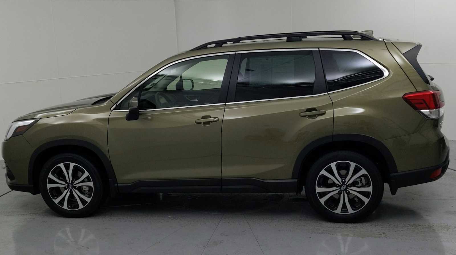 Certified 2023 Subaru Forester Limited AWD/4WD image 6