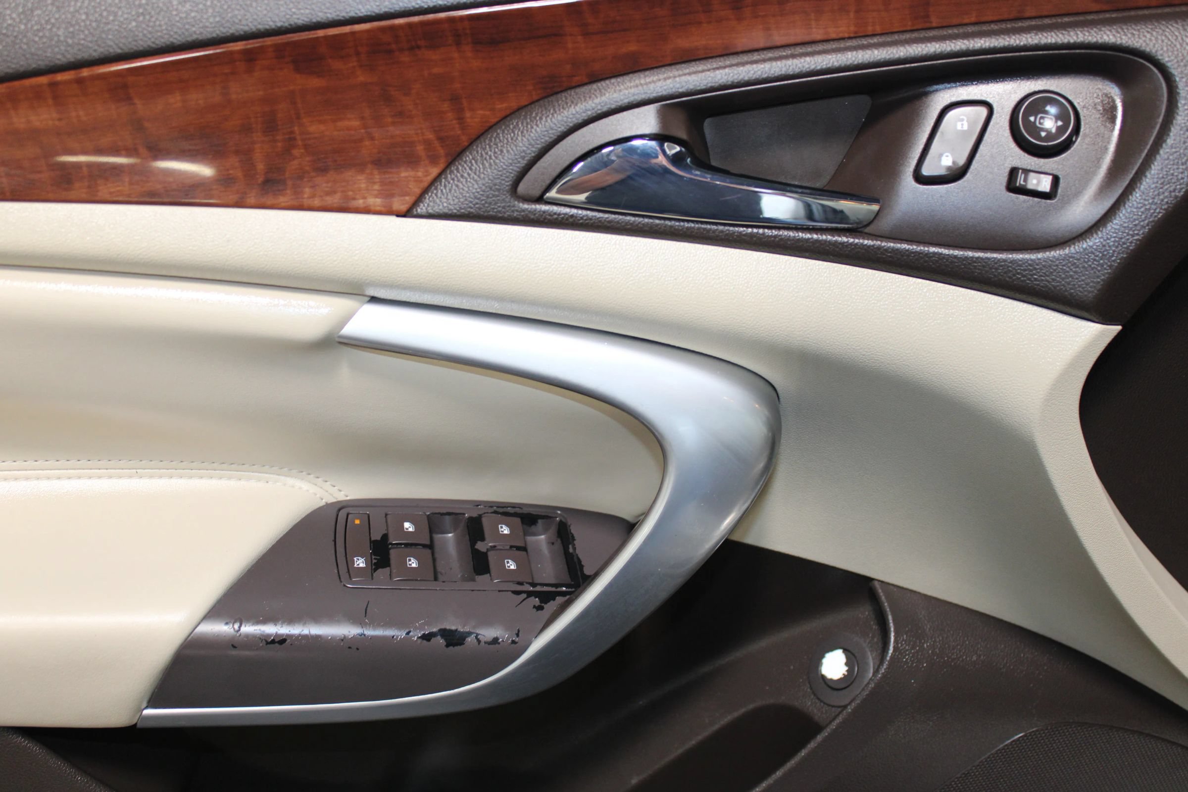 Used 2014 Buick Regal FWD image 9