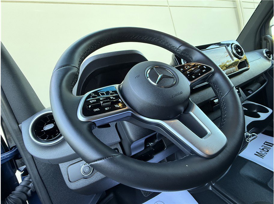 Used 2024 Mercedes-Benz Sprinter 3500 image 40