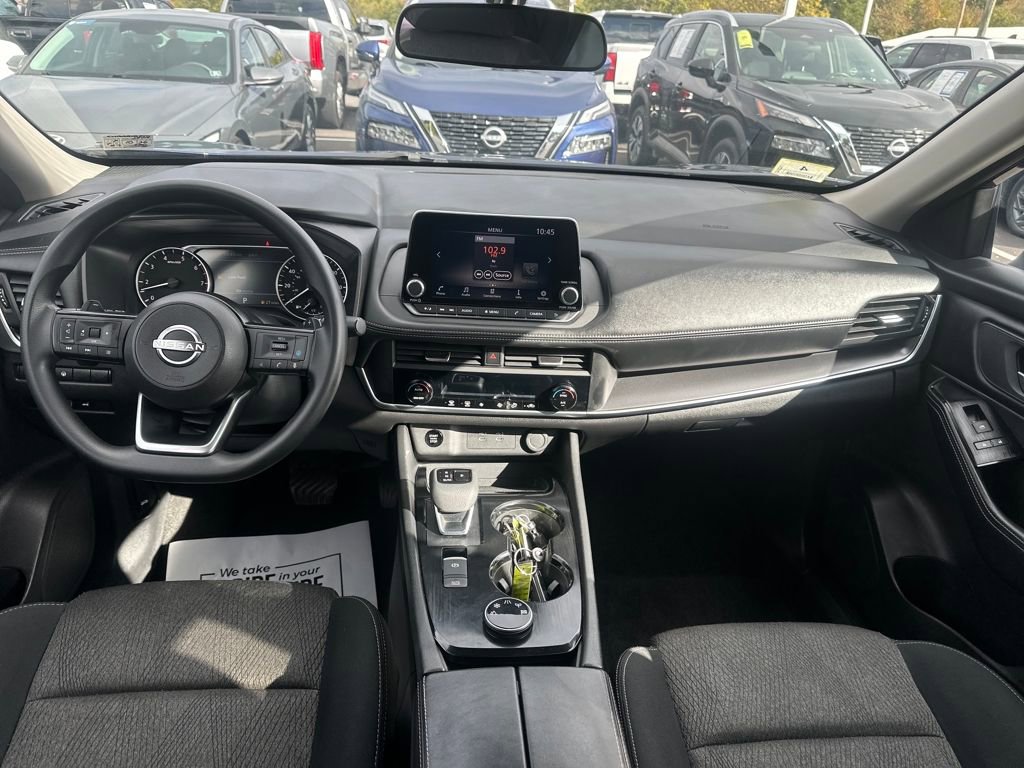 Used 2024 Nissan Rogue SV image 26