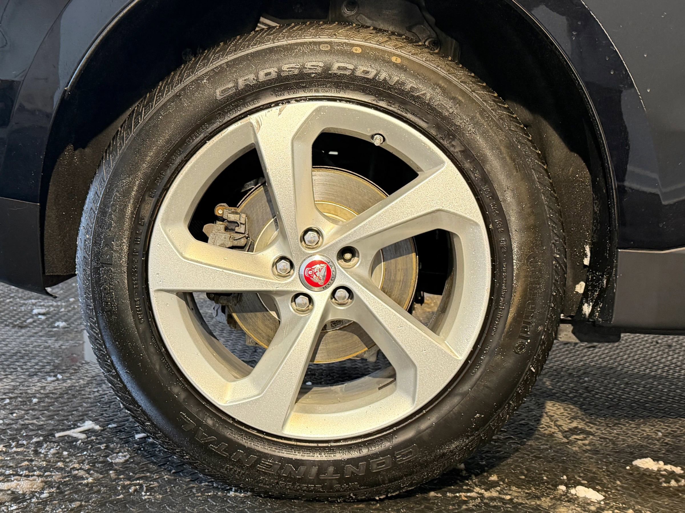 Used 2018 Jaguar F-PACE Premium image 8