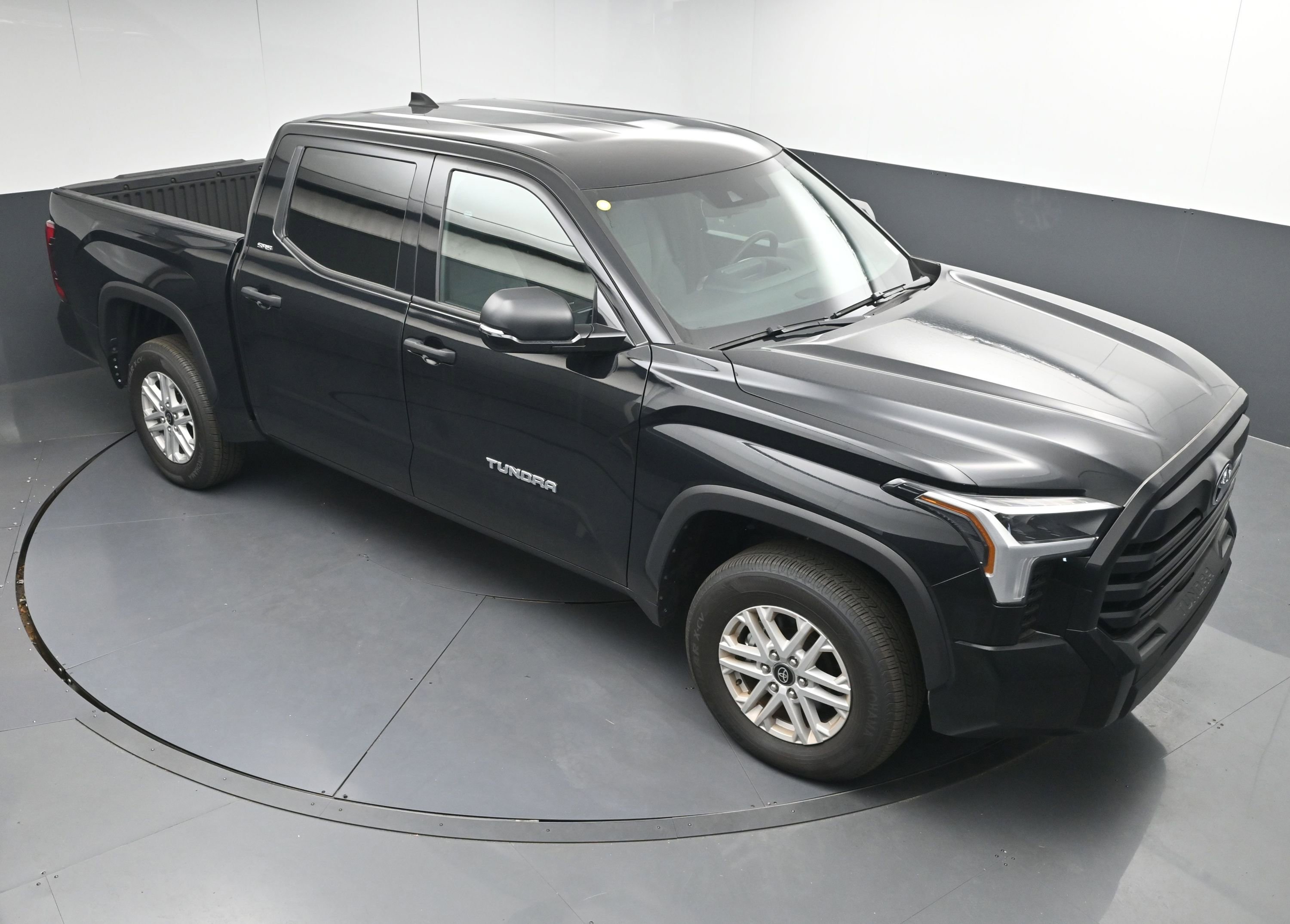 Used 2025 Toyota Tundra SR5 w/ SR5 Convenience Package image 33