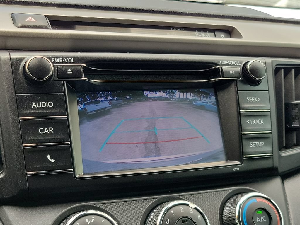 Used 2018 Toyota RAV4 LE FWD image 22