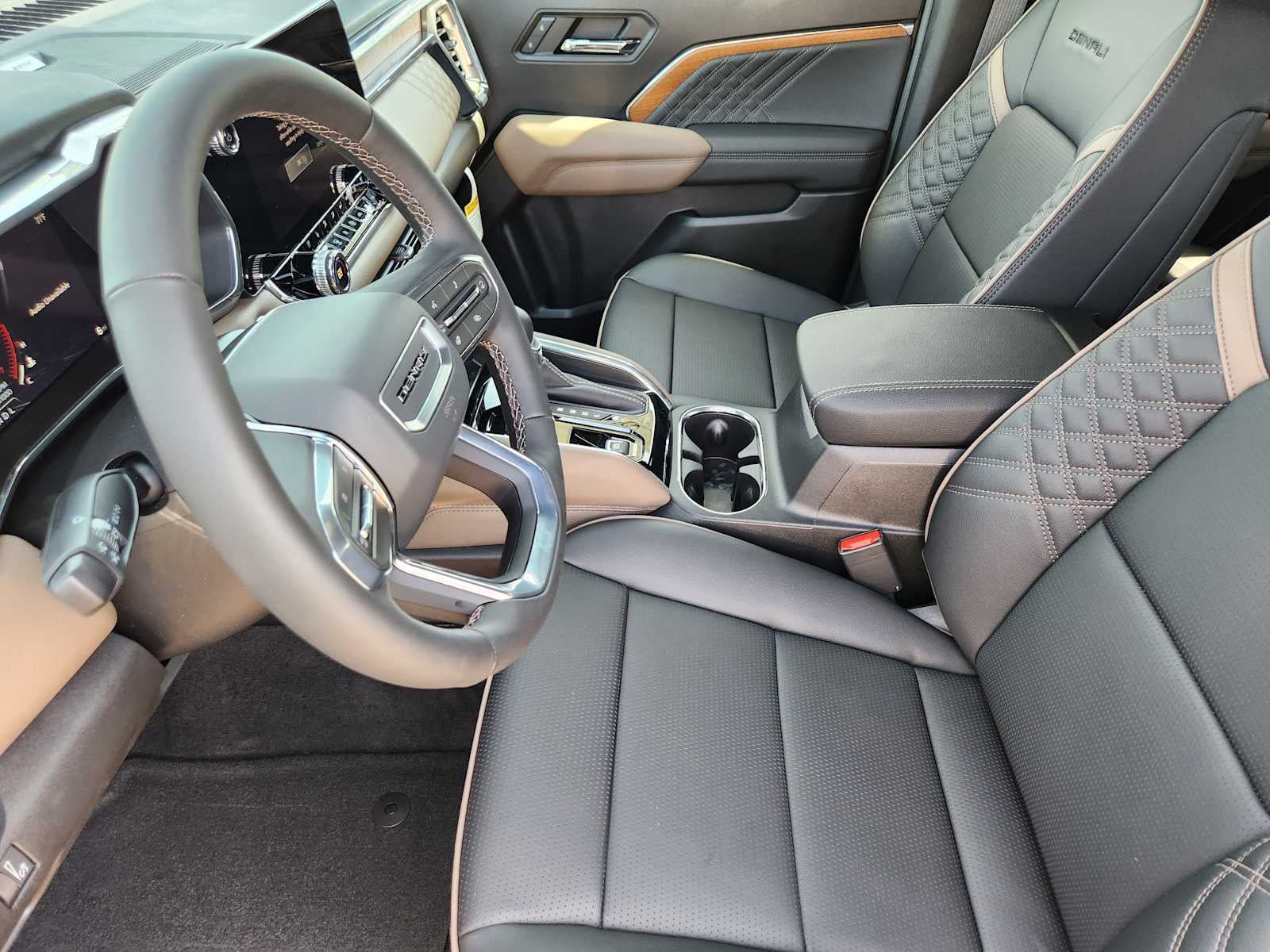 New 2026 GMC Canyon Denali w/ LPO, Black Badging Package AWD/4WD image 7