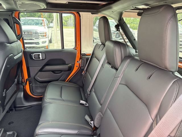 New 2026 Jeep Wrangler Unlimited Sahara w/ Whitecap Package AWD/4WD image 11