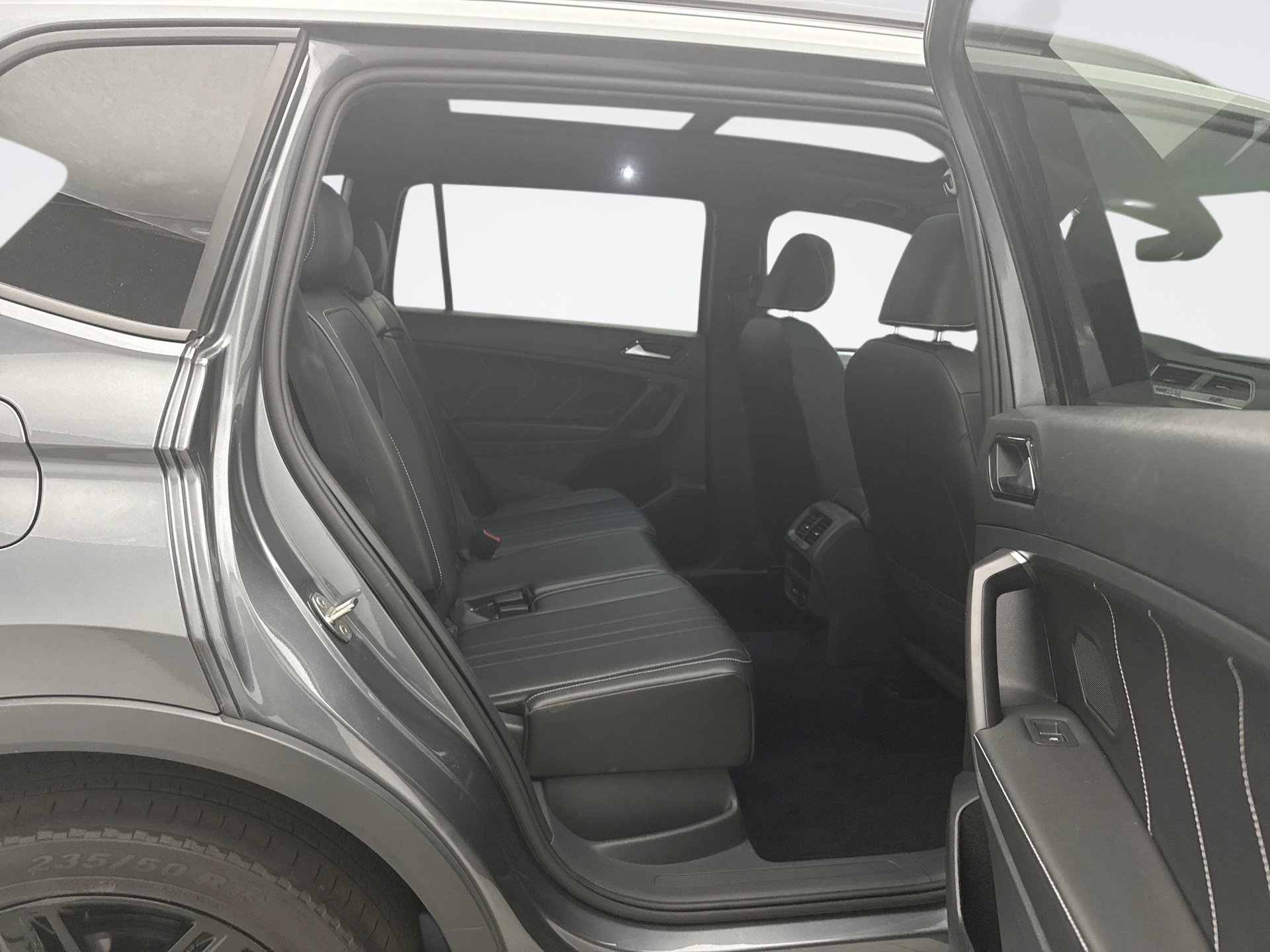 Used 2022 Volkswagen Tiguan SE R-Line AWD/4WD image 19