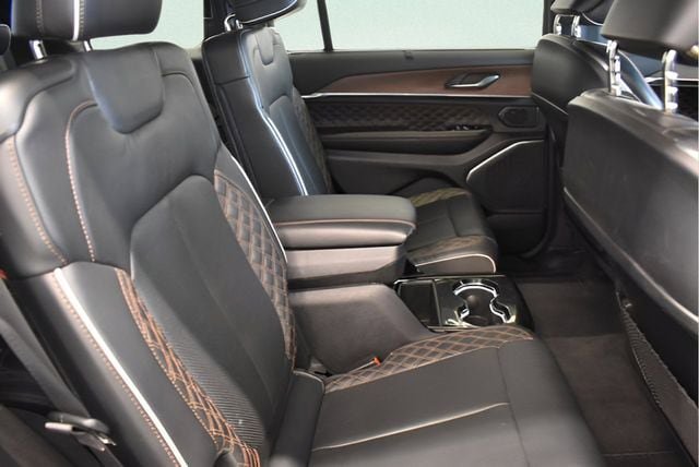 Used 2022 Jeep Grand Cherokee L Summit w/ Luxury Tech Group V AWD/4WD image 17