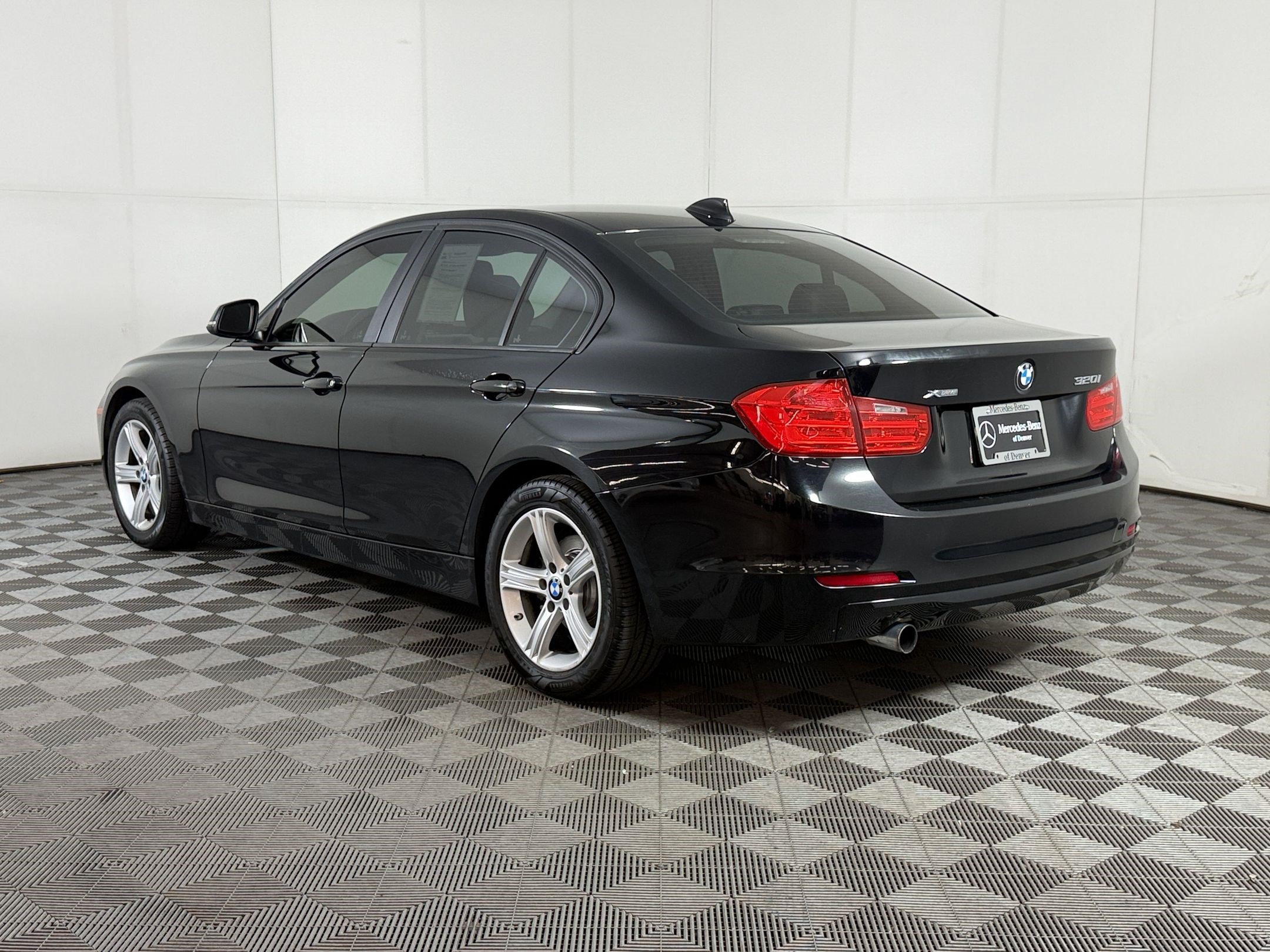 Used 2014 BMW 320i xDrive Sedan AWD/4WD image 3