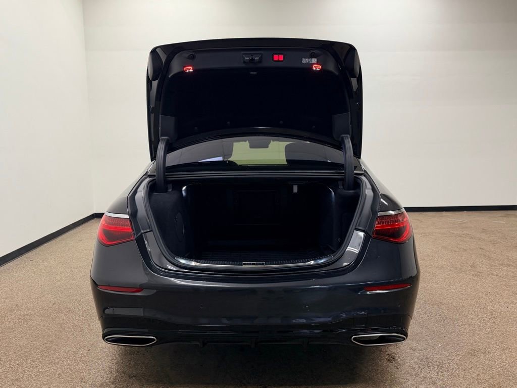Used 2022 Mercedes-Benz S 580 4MATIC Sedan w/ AMG Line Package image 5
