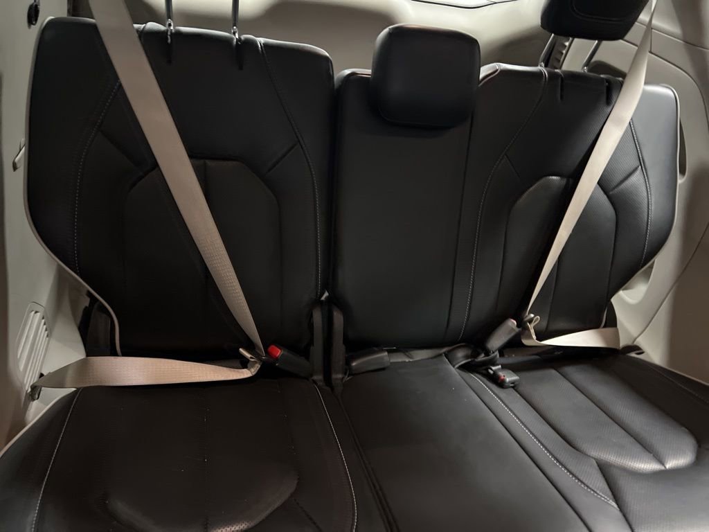 Used 2024 Chrysler Pacifica Limited image 13