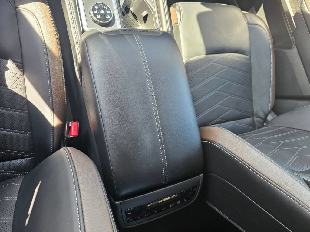 Used 2025 Nissan Pathfinder Platinum AWD/4WD image 23