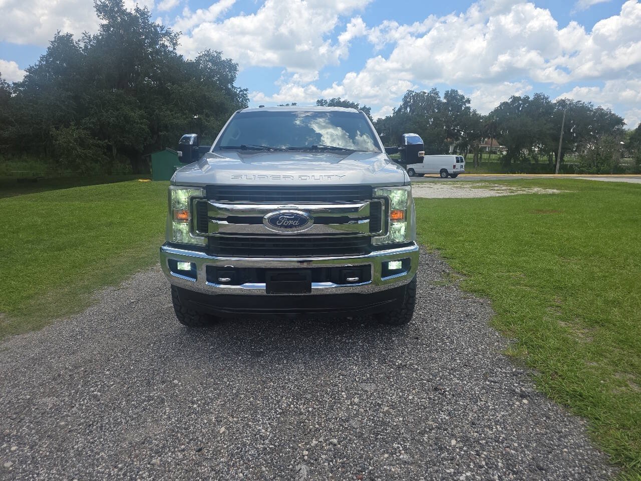 Used 2017 Ford F250 XLT w/ XLT Premium Package AWD/4WD image 9