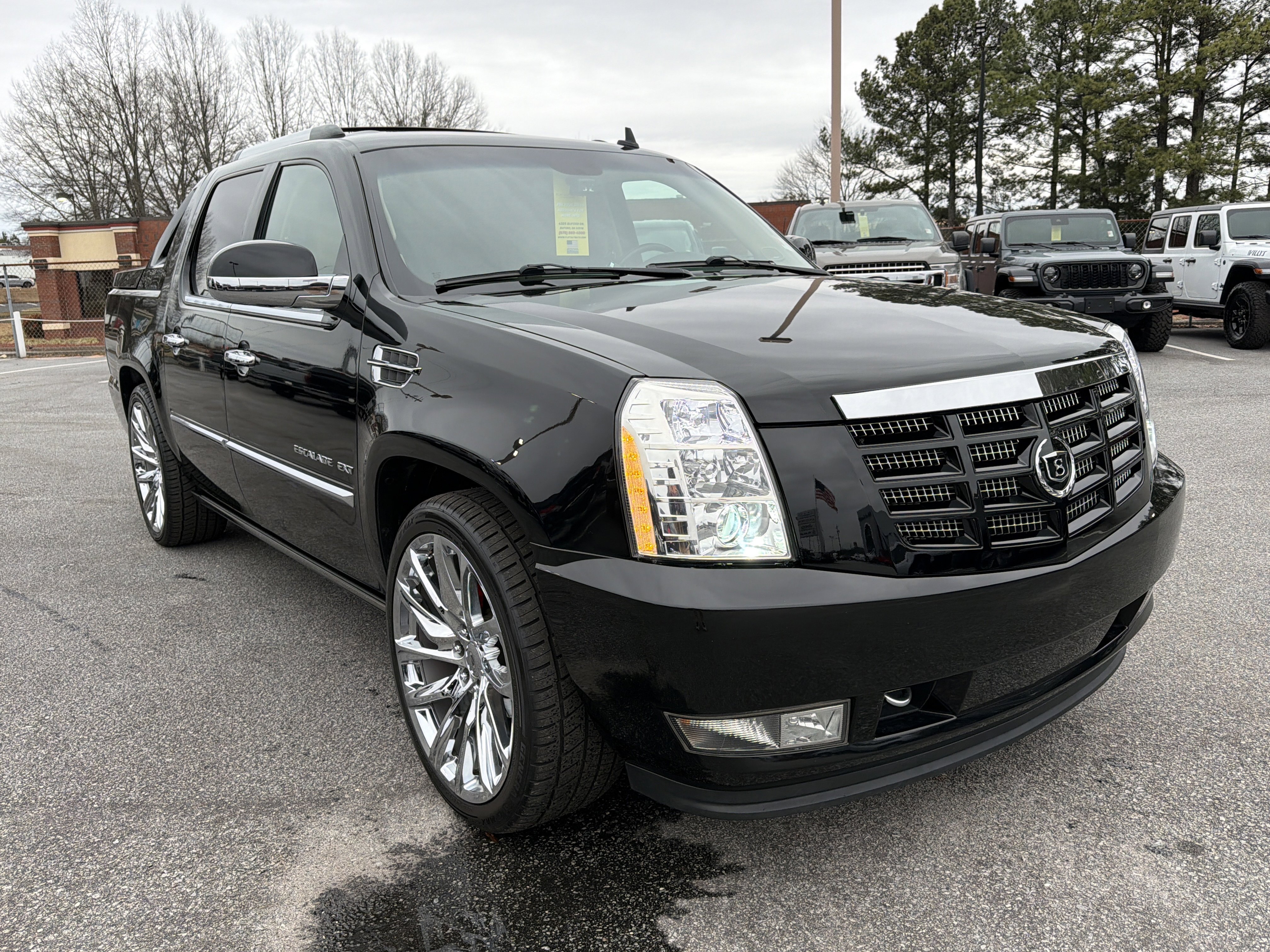 Used 2013 Cadillac Escalade EXT Premium image 4
